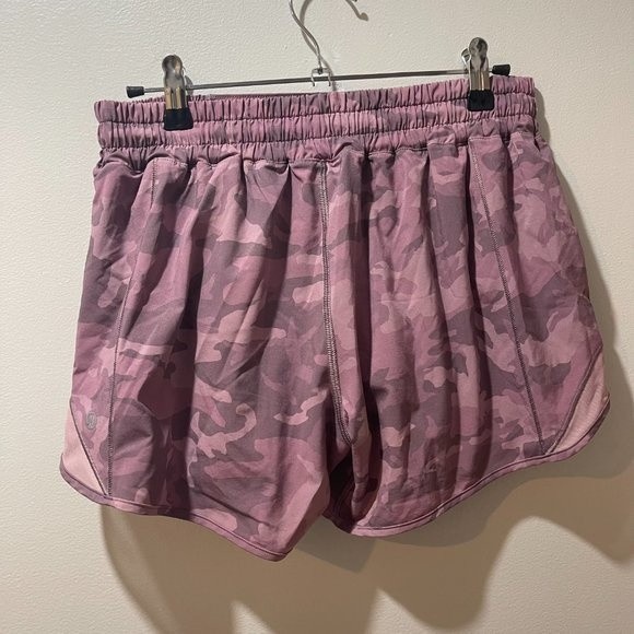 Lululemon Hotty Hot Short II 4" Camo Pink Taupe Size 8 - Picture 4 of 8
